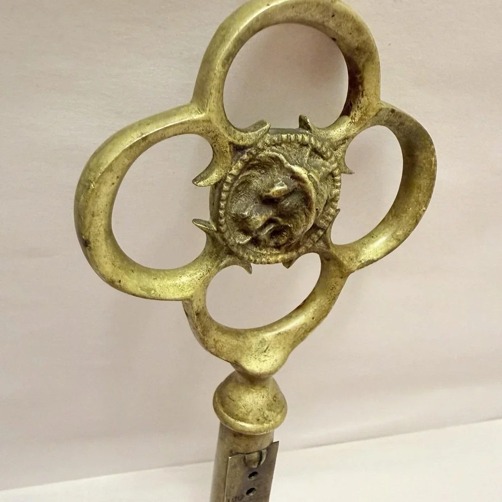 Large Antique Skeleton Key Lion Horse Head Decor Victorian Castle Meal 8.5
